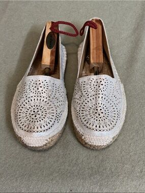 Charlotte Russe Cream Crochet Espadrille Slip-On Flats